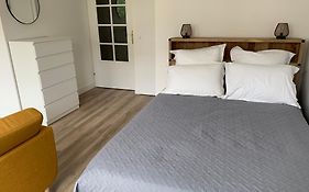 Beautiful Studio Located South Of Paris